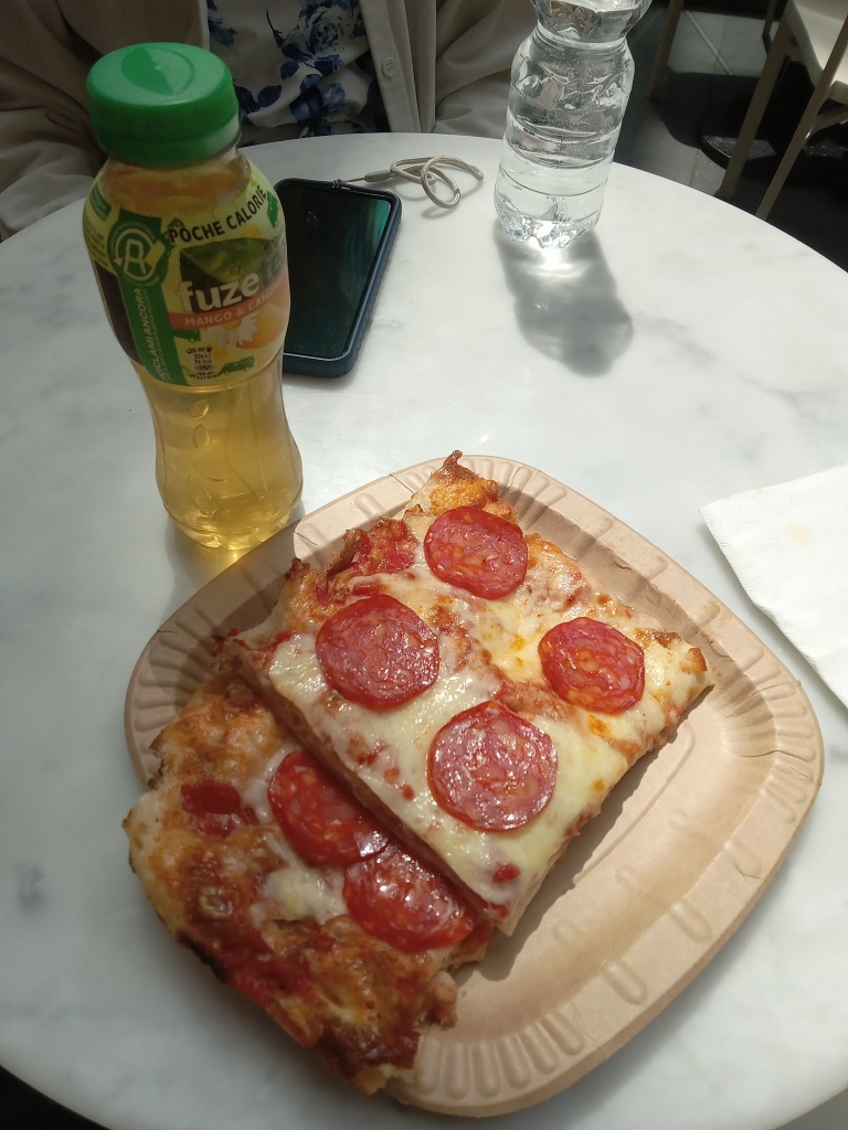 Pizza at Fiumiicino